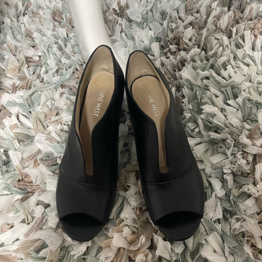 Shoes - Picture 3 of 6